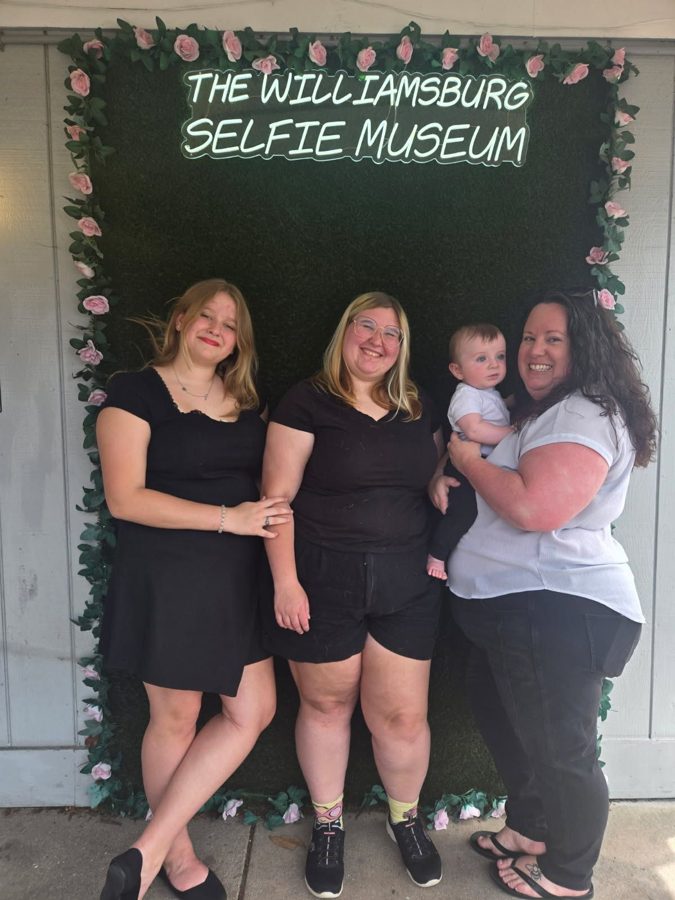 Guests posing at The Williamsburg Selfie Museum, photo 15