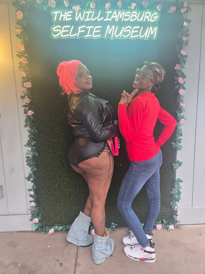 Guests posing at The Williamsburg Selfie Museum, photo 13