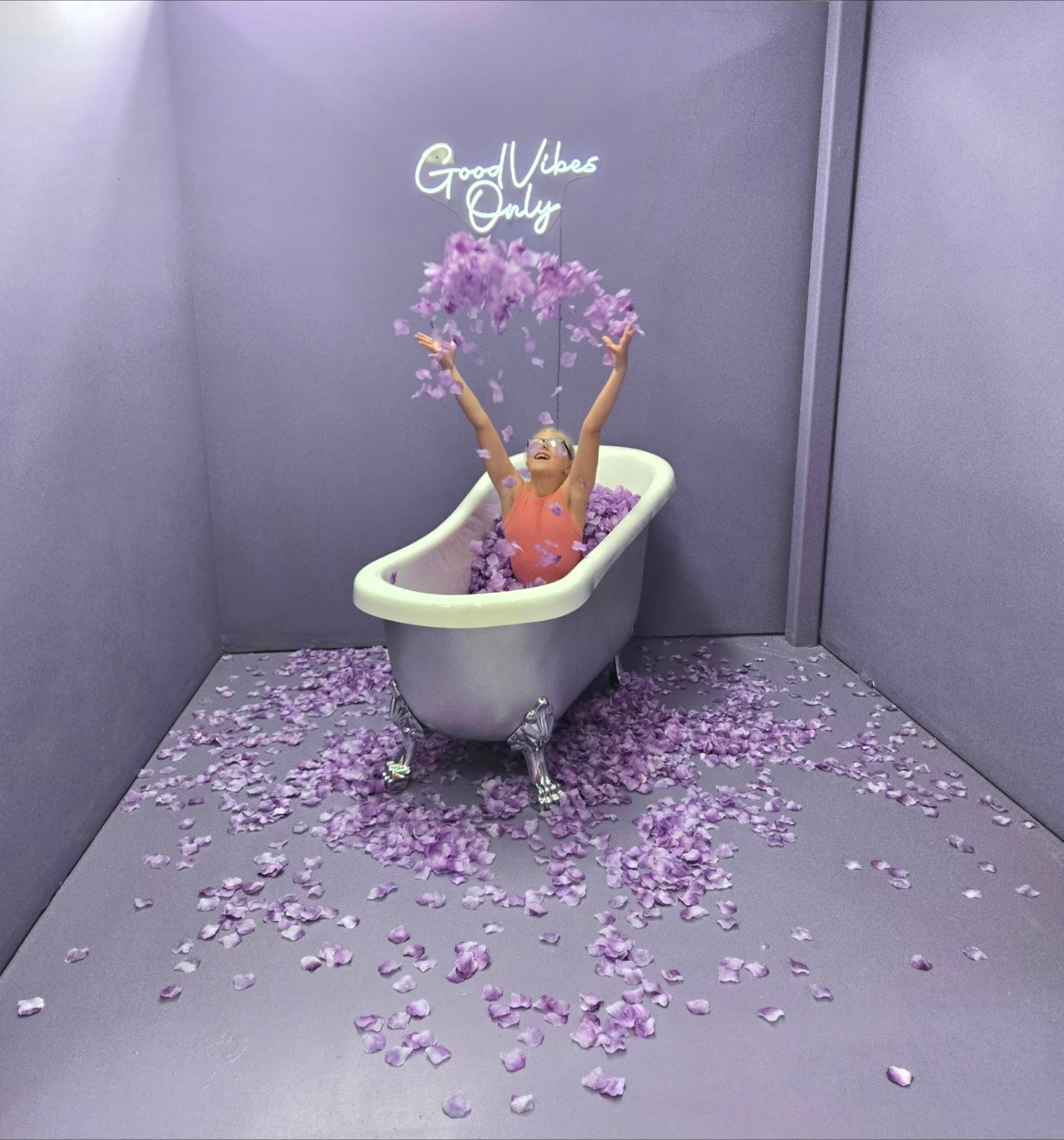 Flower-filled bathtub set at The Williamsburg Selfie Museum