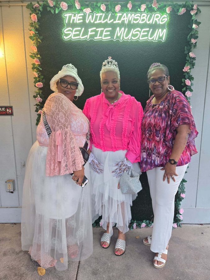Guests posing at The Williamsburg Selfie Museum, photo 6