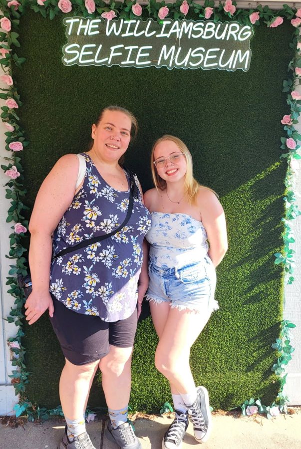 Guests posing at The Williamsburg Selfie Museum, photo 17