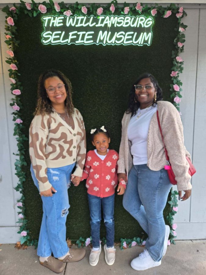 Guests posing at The Williamsburg Selfie Museum, photo 7