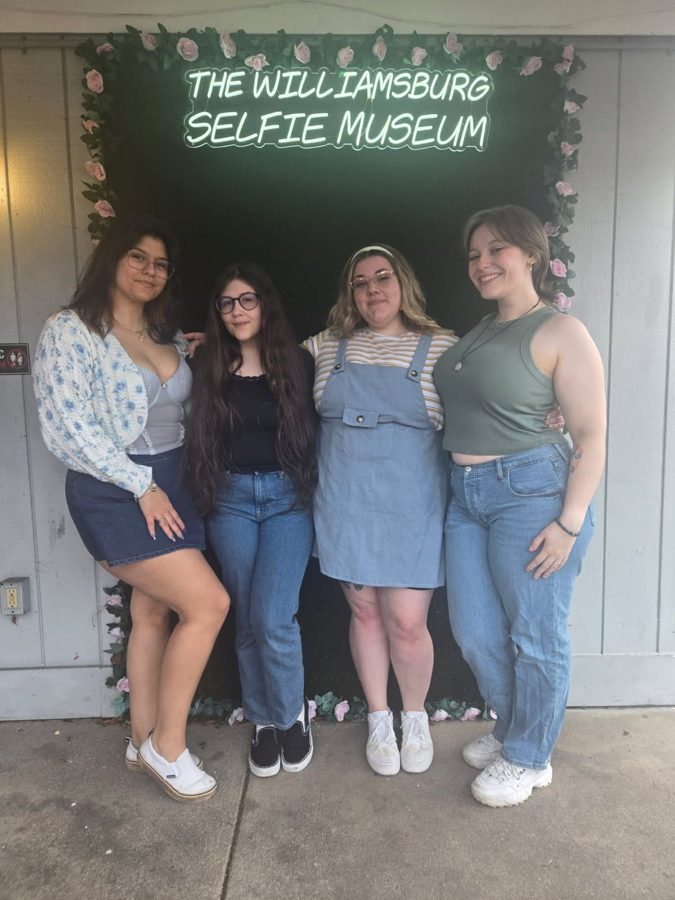 Guests posing at The Williamsburg Selfie Museum, photo 11